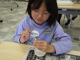 意外と知らない!? スズメのバッジづくり