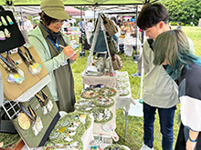 自然いっぱいの公園で遊ぼう!空と森のマルシェ