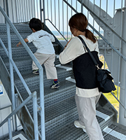 地上100メートルの階段のぼりに挑戦！