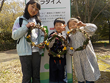 （4）ツルで春のリースを作ろう