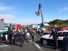 働く車と記念撮影