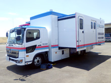 働く車と記念撮影