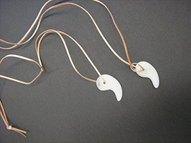 勾玉（まがたま）づくり（白）