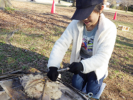 薪集めから始める！焚火体験